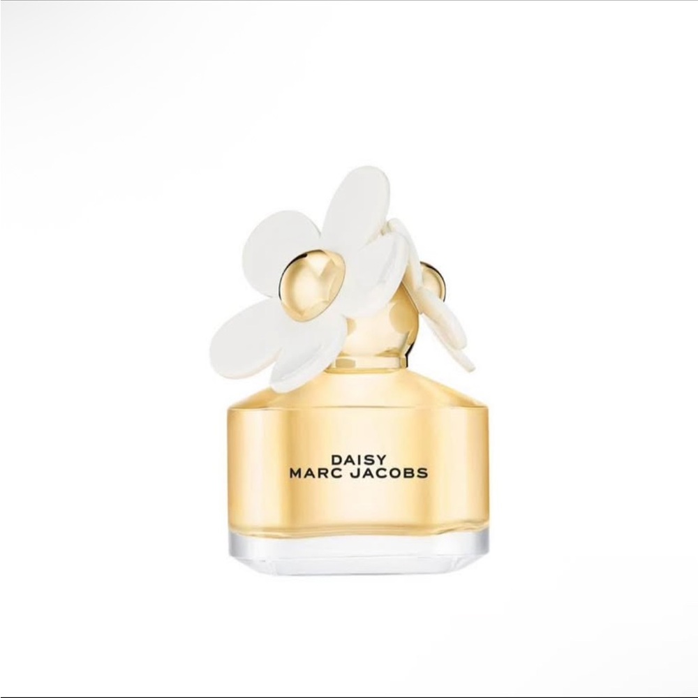 MARC JACOBS Daisy Perfume with Wild Berries, White Violet, & Sandalwood Notes
